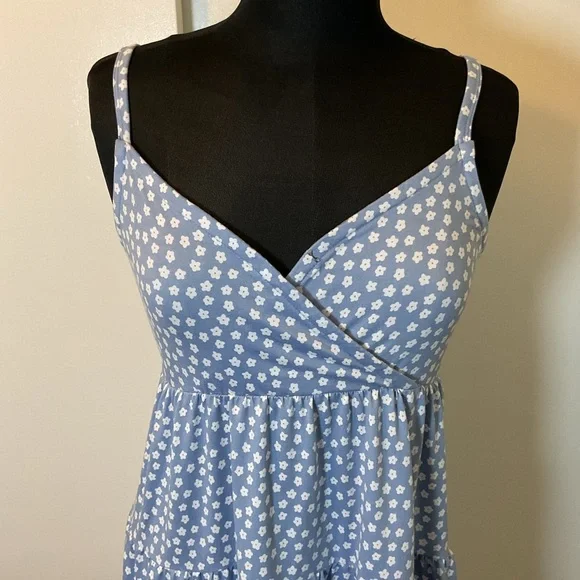 10. Hollister Blue and White Floral Sleeveless Mini Dress Size Small - Picture 3 of 9